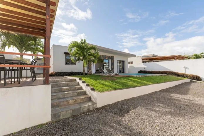 Pleasant 3-Bedroom Villa with Private Pool & Kiosk – For Rent in Grand Baie