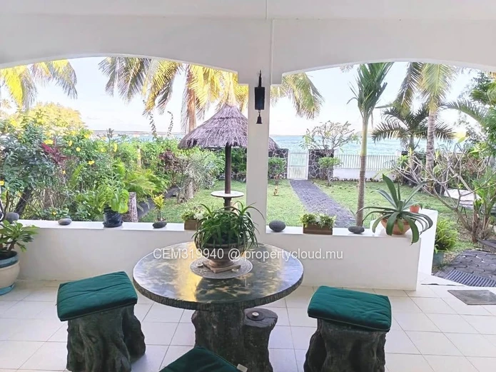 Beachfront Bungalow for Rent – Blue Bay, Mahébourg