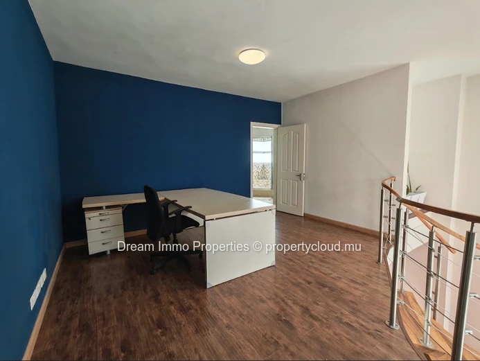 Location Superbe Penthouse En Duplex À Quatre Bornes – Ile Maurice