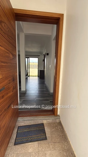 Flic en Flac | Duplex for Rent (cats only)