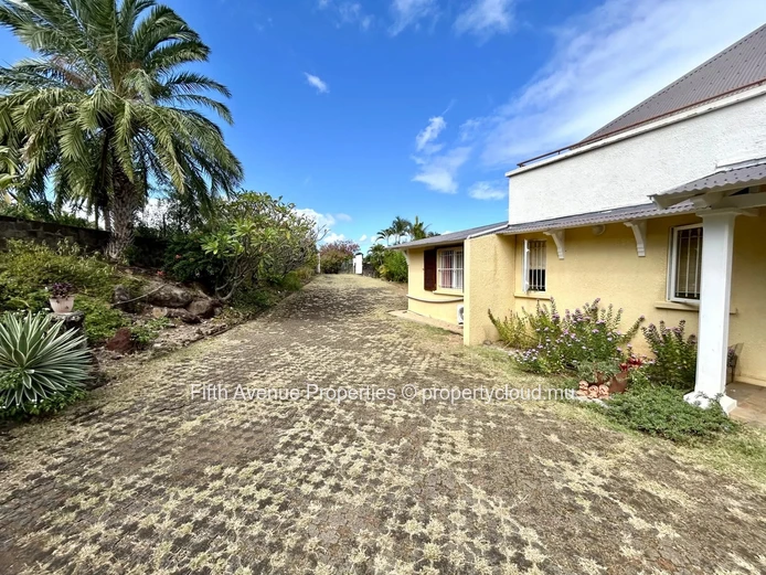 BLACK RIVER - 3 Bedrooms villa with seaview