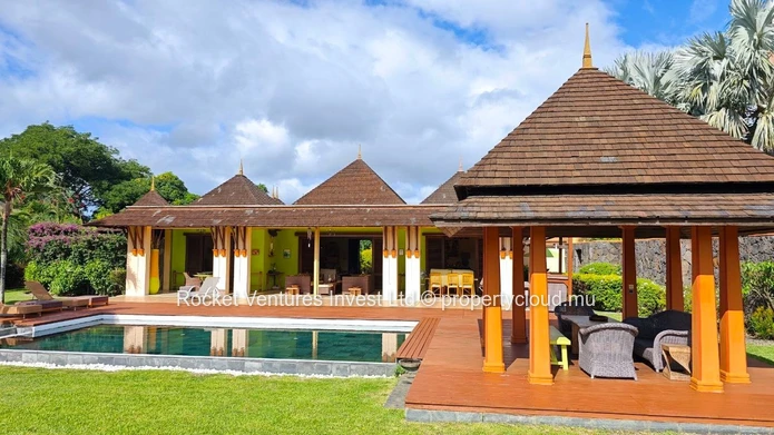 Villa Rénovée de 4 Chambres sur Terrain de Golf – Tamarina, Côte Ouest
