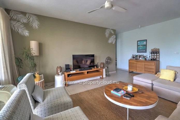 Modern and well-designed 3-bedroom penthouse a few minutes walk from the beach