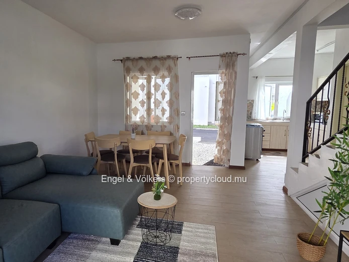 Comfortable 3-Bedroom Triplex for Long-Term Rent in the Heart of Grand Baie