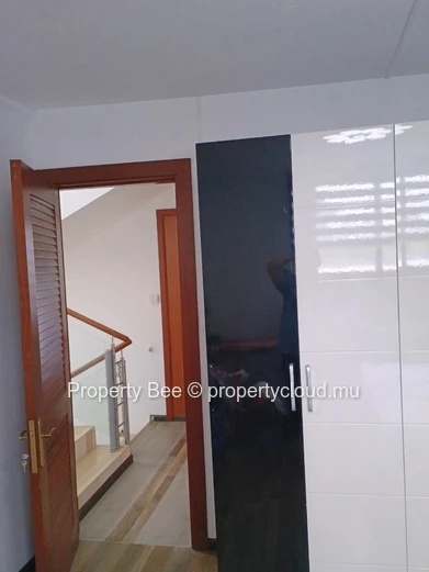 16ème Mille (Forest-Side) : 2021 House 5-Bedrooms / 3 Bathrooms
