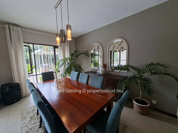 Villa de caractère à vendre – Les Lauriers, Calodyne
