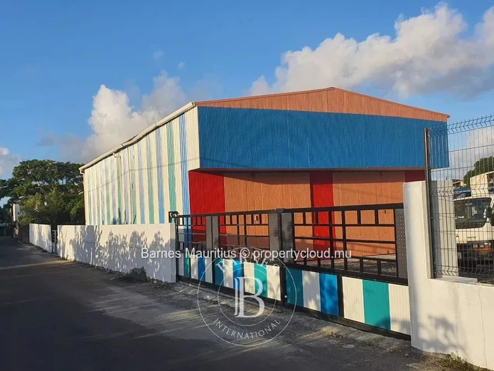 FLACQ – Versatile warehouse – 250 sqm