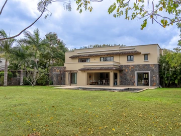 5 Bedroom House