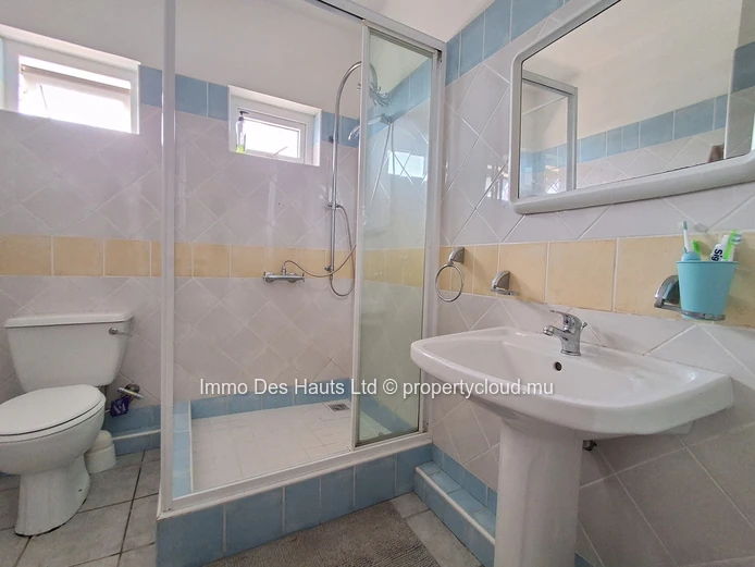 Appartement de 3 chambres meublé en vente curepipe 