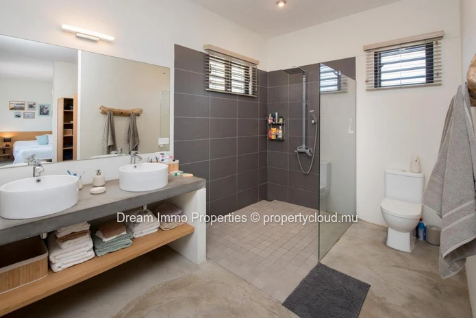 Belle Villa Sur Un Grand Terrain De 1 400 M² Proche De Grand Baie - Ile Maurice