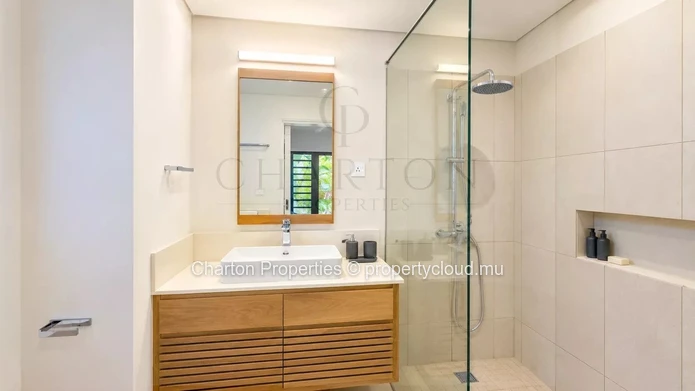 3-bedroom ground-floor apartment in the heart of Rivière Noire's nautical universe