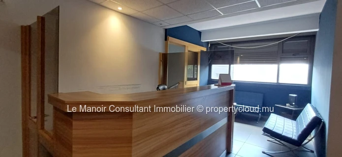 Batiment Industriel avec Bureaux