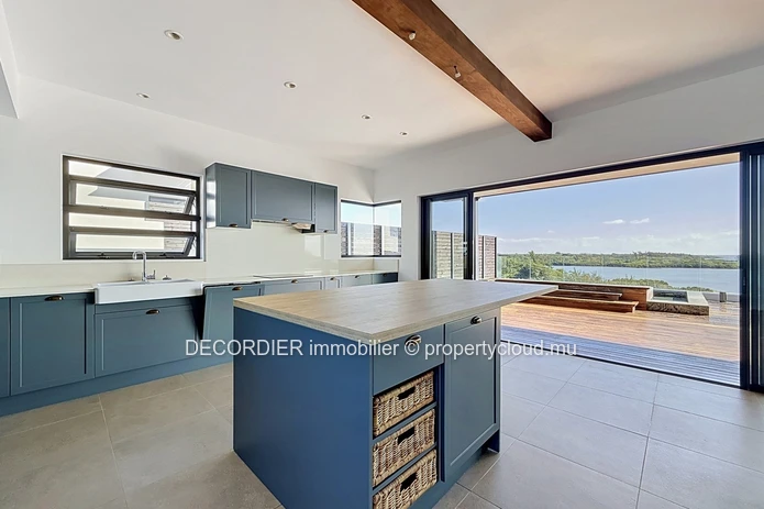 Exclusive Penthouse with Breathtaking Lagoon Views