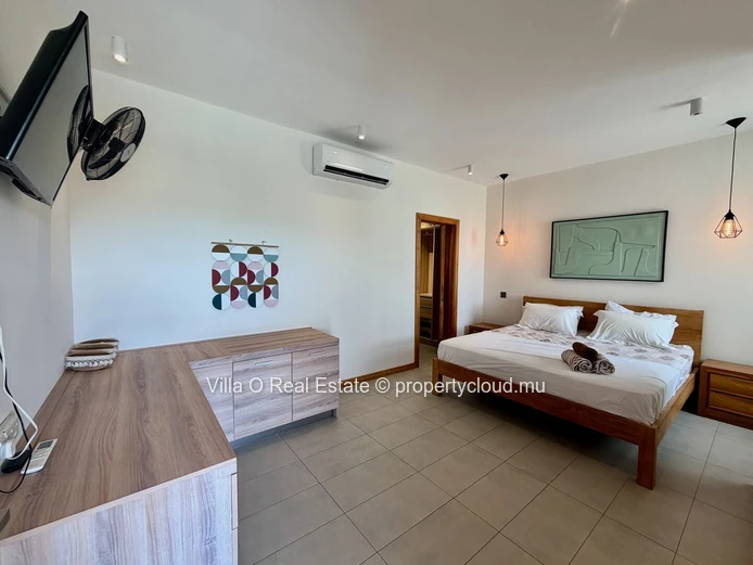 Close to the beach and amenities, beautiful spacious and bright apartment, on the first floor; 3 bedrooms, including ...