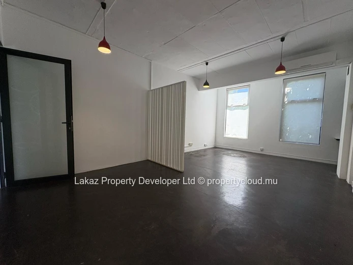 Furnished Office for Rent in Calebasses 35m²