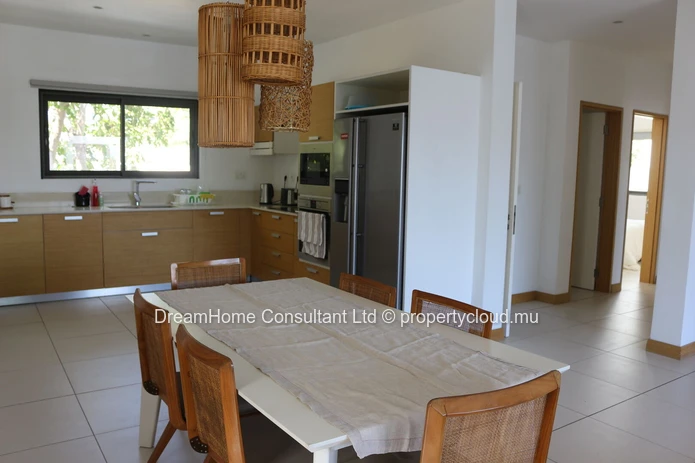 Luxueux appartement de 2 chambres en front de mer avec piscine privée