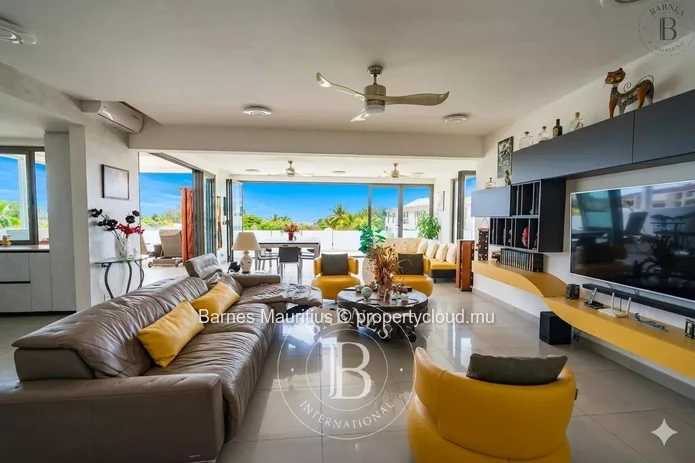 TAMARIN. Spacious Penthouse with Sea View, 3 Bedrooms