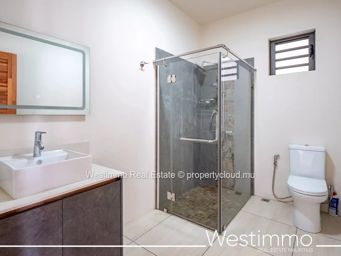 FLIC EN FLAC - Modern 3-bedroom apartment for long-term rental