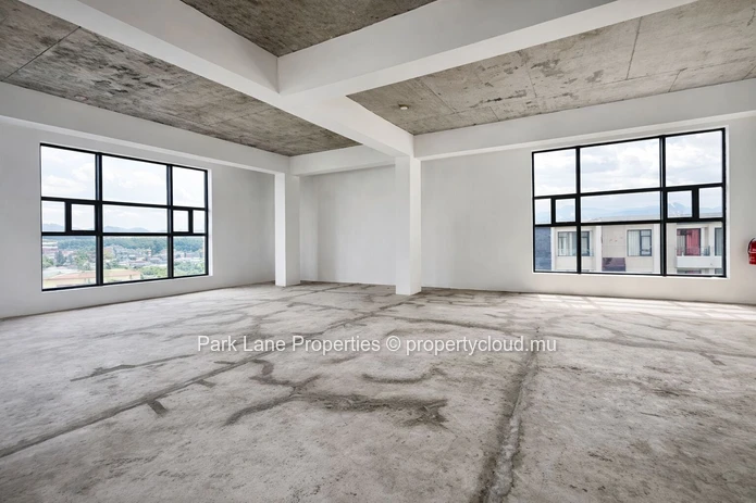 Bright and modern 87 sqm office for rent on the 2nd floor in Ebène