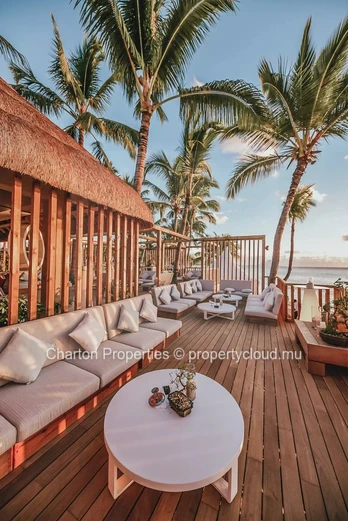 Exceptional 4 en suite bedroom penthouse in a landmark address on the West Coast