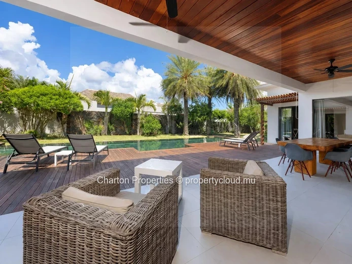 Villa élégante de 4 chambres en suite avec bureau – Une propriété familiale au cœur d’un cadre tropical privilégié