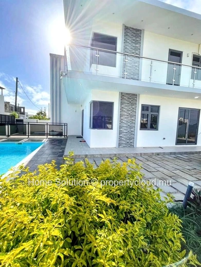 Villa Familiale à Louer avec Piscine et Jardin Privé