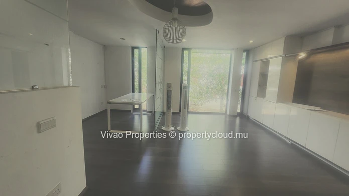 Espace de bureau à louer à Ebène avec 34m² d'espace de travail moderne
