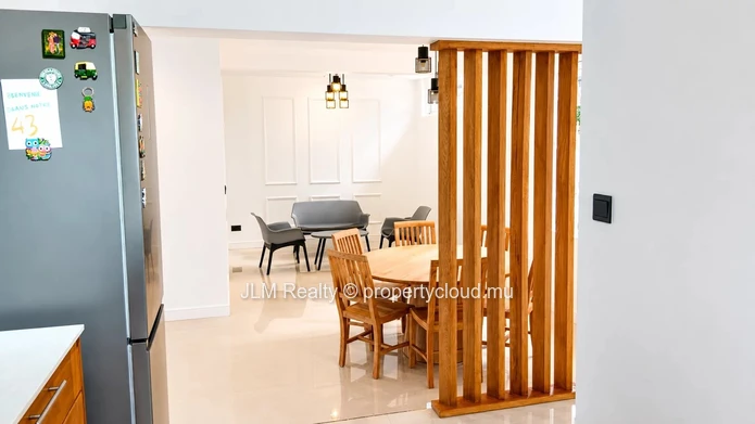 À vendre : Élégante villa rénovée de 4 chambres à Flic en Flac, Île Maurice