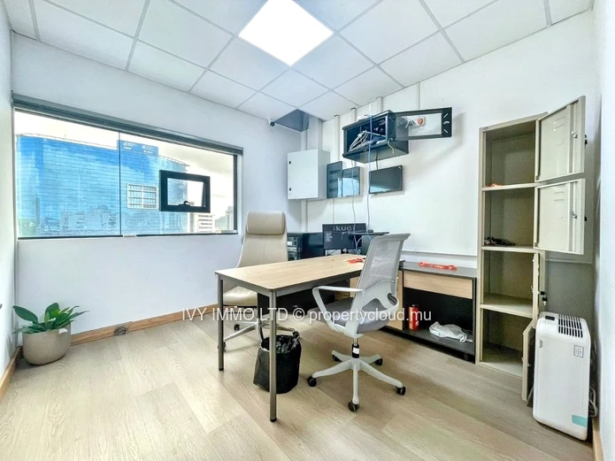 BUREAU à louer à long terme Situé #ebene 
