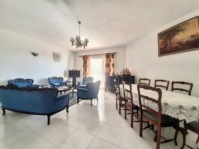 Quatre Bornes à vendre confortable appartement meublé de 3 chambres dans résidence sécurisée avec piscine et salle de...