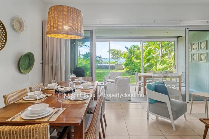 Appartement pieds dans l'eau à vendre à Grand Baie 152m² - Marché local exclusivement.