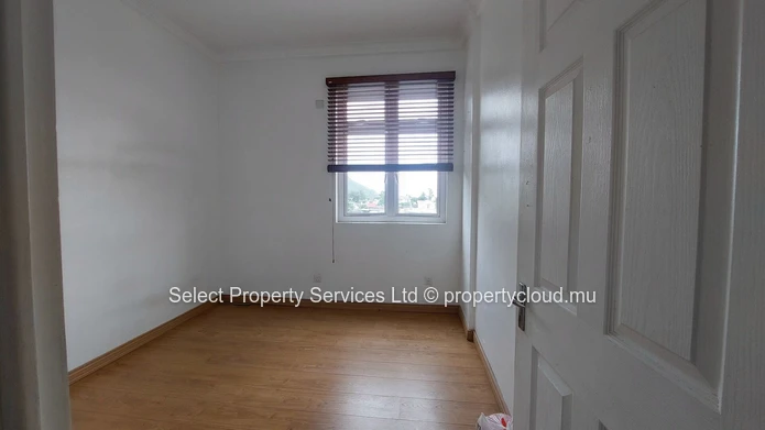Appartement de 3 chambres à vendre à Vieux Quatre Bornes à Rs