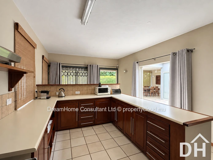 Maison meublée de 3 chambres avec bureau à louer à Tamarin