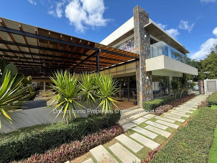 Brand new penthouse with private rooftop & partial sea view in Pointe aux Canonniers – Mauritius