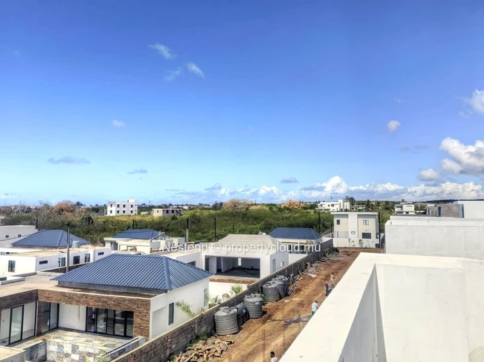 Your dream oasis: Premium 4-bedroom villa with private pool & rooftop views - Close to commodities