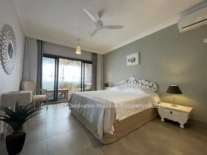 Exceptional Duplex Penthouse: 259 m² Just 200m from the Beach