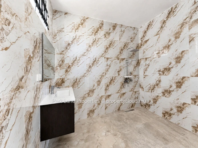 Villa neuve avec piscine à vendre à Pereybere