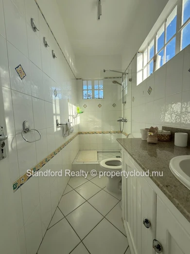 Appartement Front de Mer de 3 Chambres à Louer – Grand Gaube, Nord