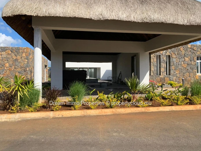 Splendides Appartements 3 Ch Avec Vue Mer & Montagne Pieds Dans L’Eau – Ile Maurice