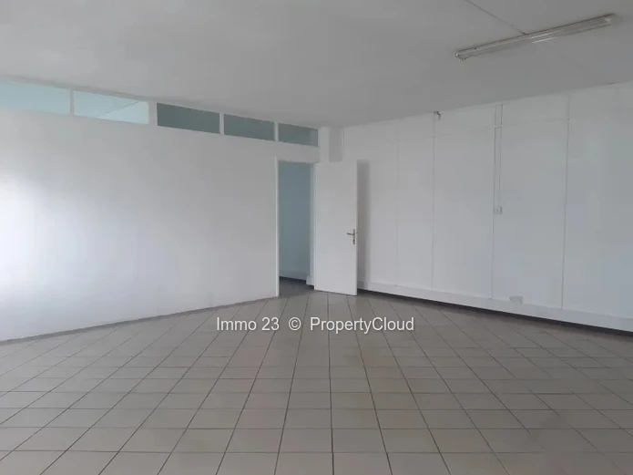 Office - 126m2 - Quatre Bornes - Ref. BU53960LO