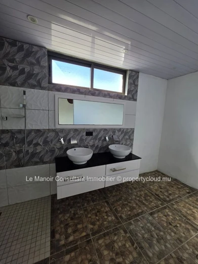Villa 5 chambres à vendre à Vacoas, 210 m² habitables