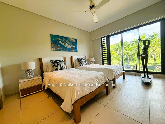 Luxury Townhouse with Private Pool & Golf Views in Anahita