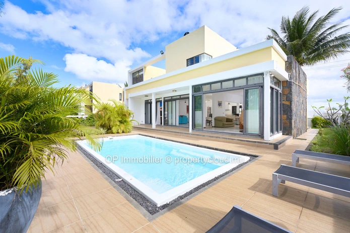 Maison 4 chambres avec piscine à vendre à Belle Mare 279m²