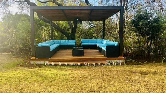 Villa de luxe rénovée à Tamarina – Près d'un hectare de jardin tropical et piscine privée