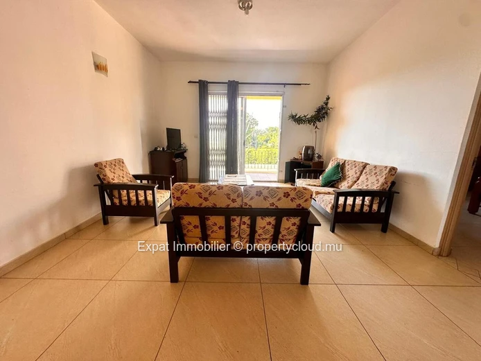 Appartement 2 chambres à louer à Grand Baie – Résidence sécurisée avec piscine