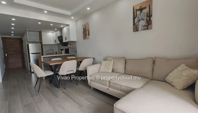Appartement meublé à louer à Flic en Flac, 73m², 3 chambres, piscine commune, proche des écoles et commerces. Rs 50 000.