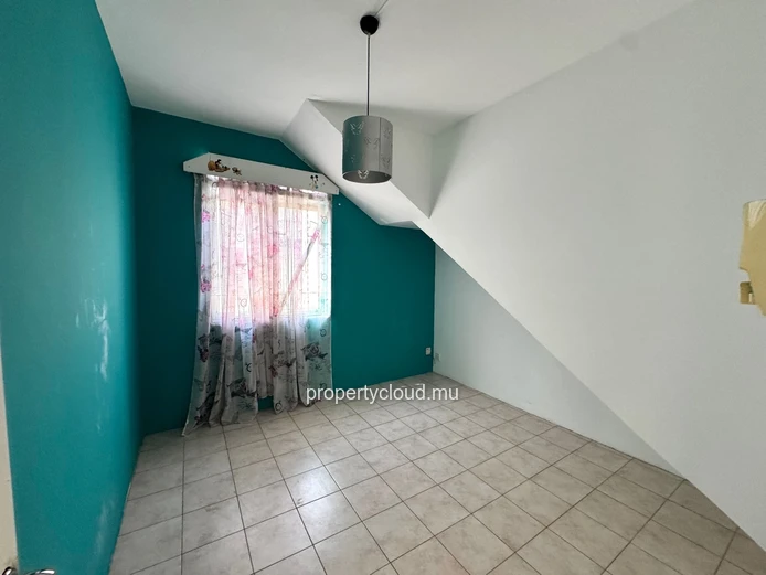 For Rent in Flic en Flac, Mauritius – Spacious 5-Bedroom Villa with Garage, Close to the Beach