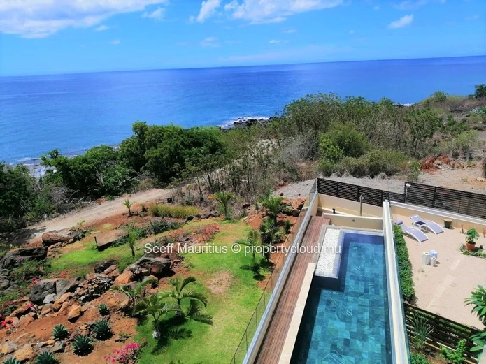Beautiful ocean front apartment 
