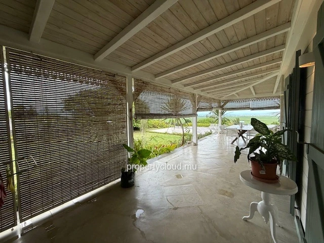 A vendre magnifique villa de 3 chambres à Mont Piton 1.