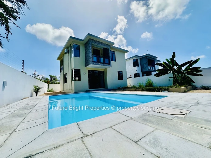 Duplex De Luxe Neuf À Vendre À Grand Gaube – Piscine Privée, Maison Connectée & Proximité De La Plage